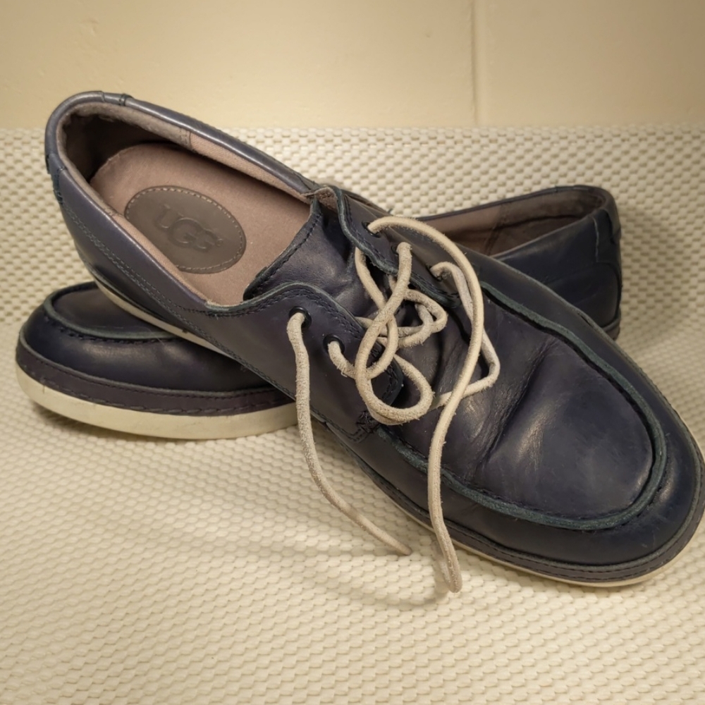 UGG Cheswick Casual Leather Sneaker Vibram Sz 11